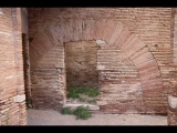 06883 ostia - regio i - insula ix - caseggiato del larario (i,ix,3) - raum 23 - bli ri osten - 09.2022.jpg